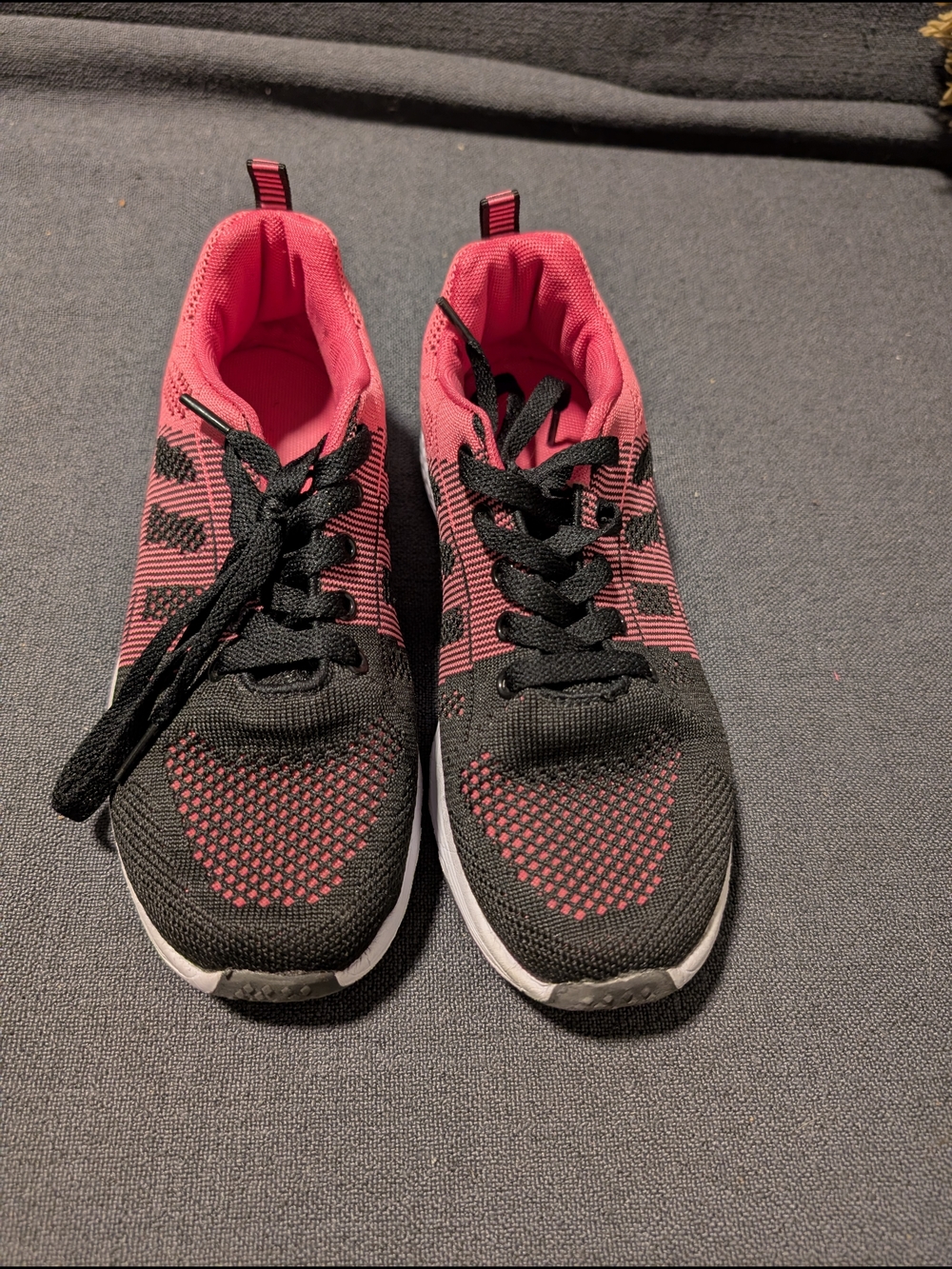Source Unknown Women's Black & Pink Knit Athletic Sneakers